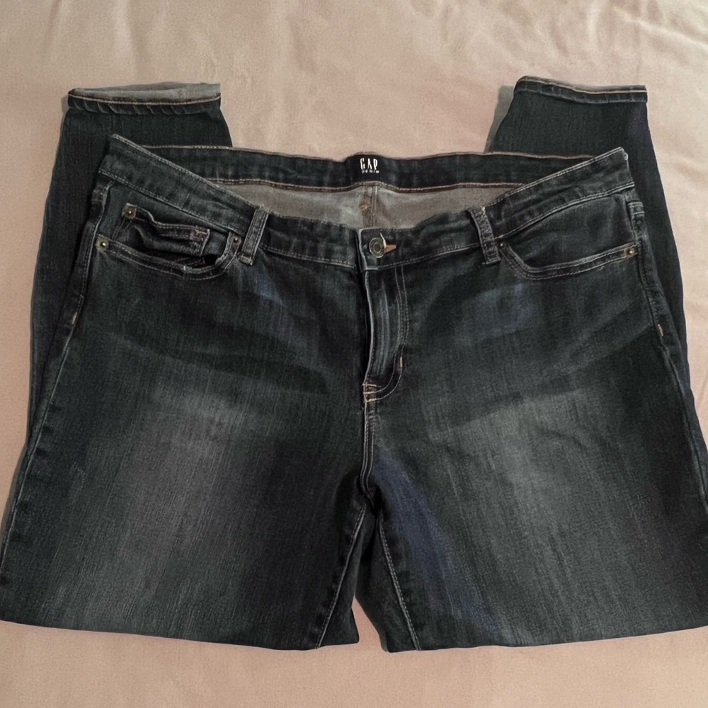 Gap ~ Distressed Skinny Ankle Jeans ~ Size 33 (16)